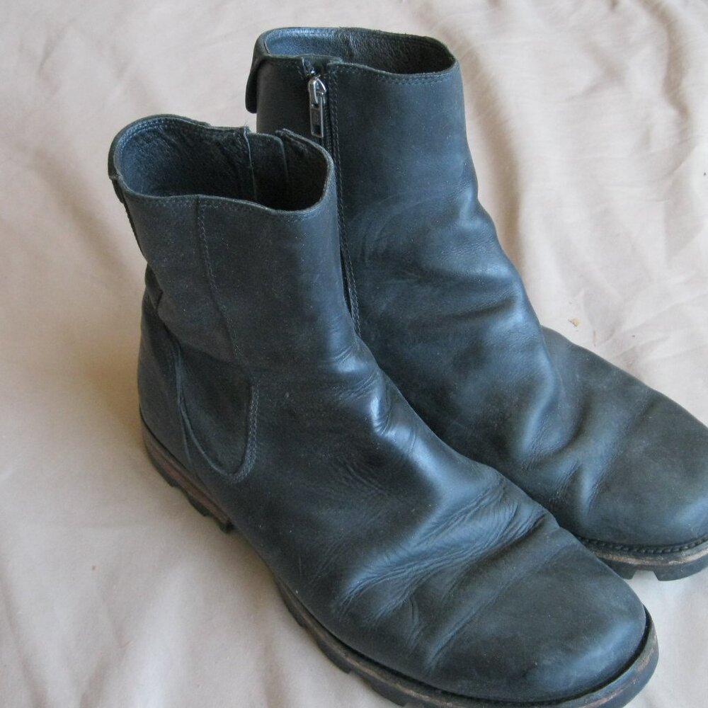 UGG black leather men's zip up motorcycle-style boots US size 11.5